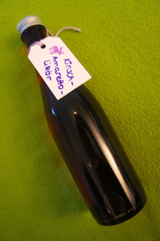 Kirsch-Amaretto-Likör selber machen - Schnin&amp;#39;s Kitchen