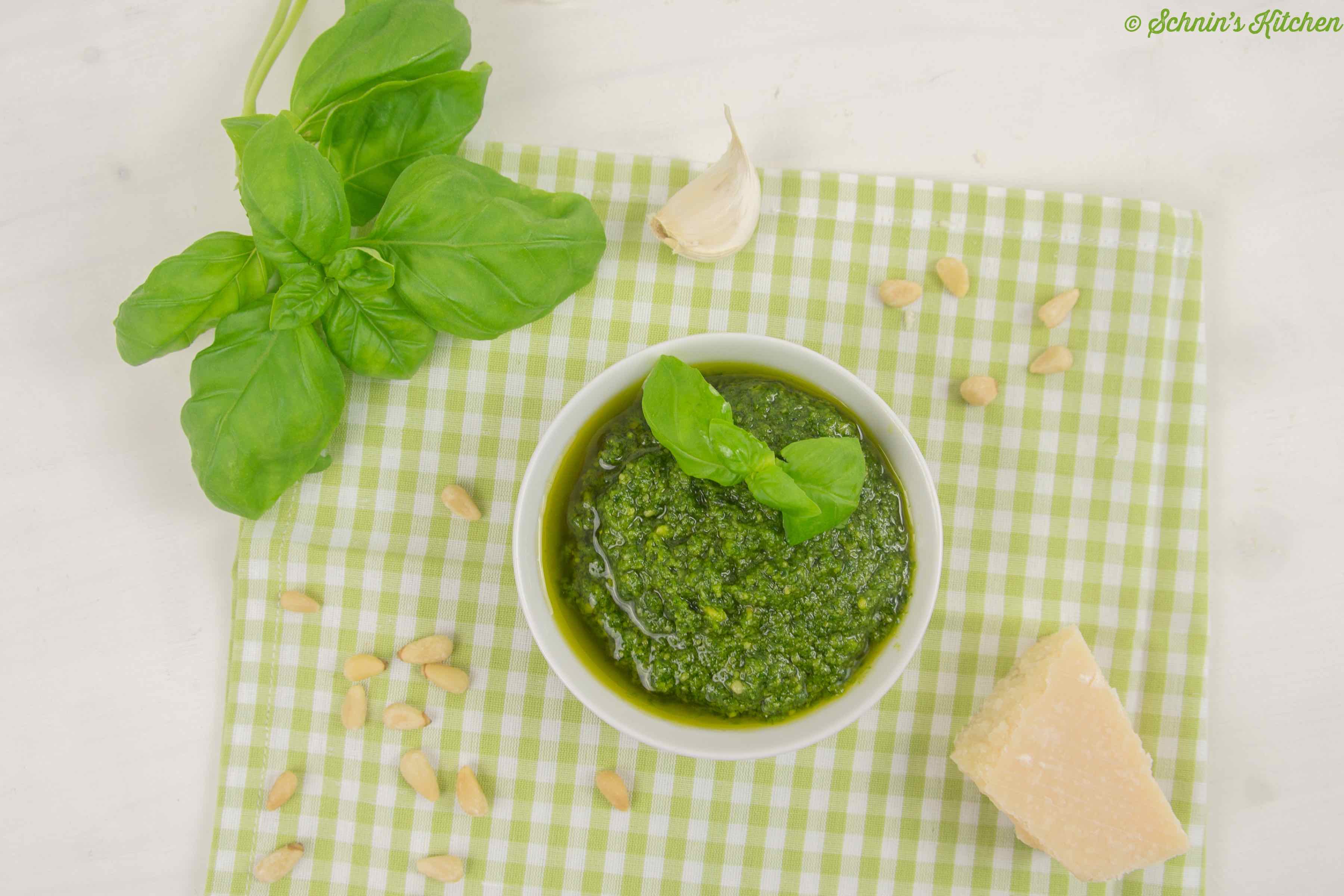 Schnin's Kitchen: Basilikum-Pesto - der Klassiker selbst gemacht