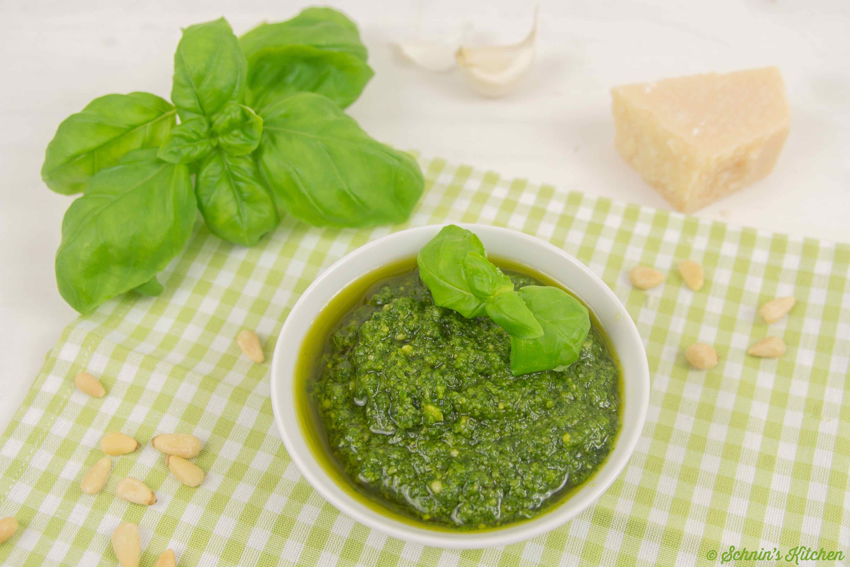 Schnin's Kitchen: Basilikum-Pesto - der Klassiker selbst gemacht
