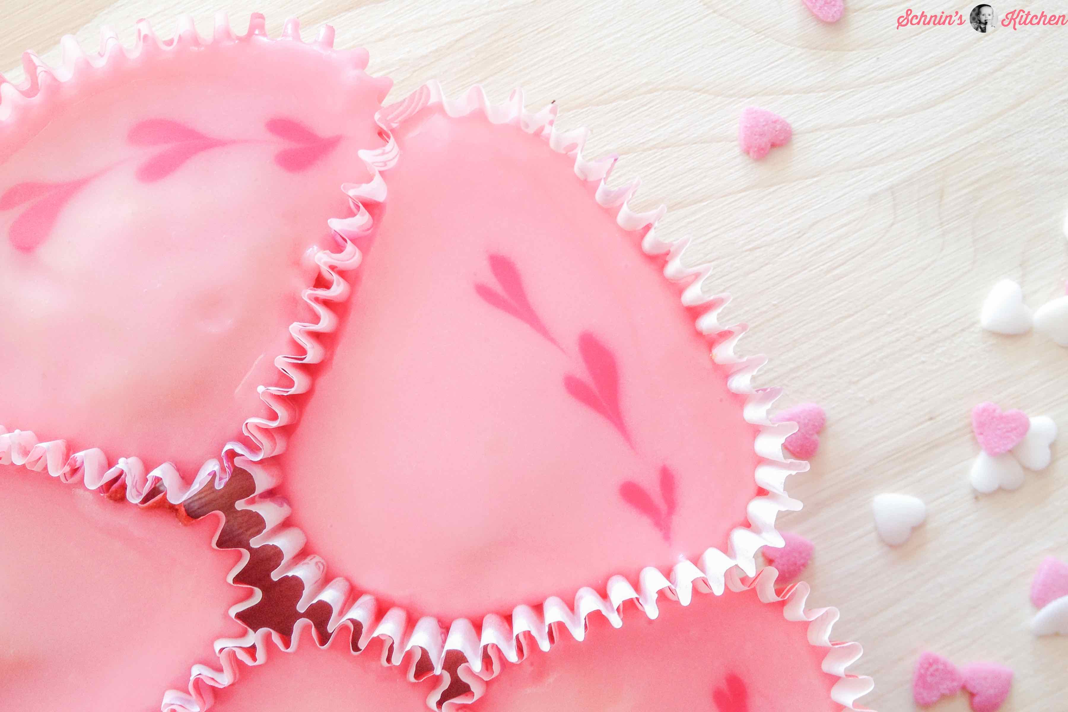 Cupcake-Herz-Kuchen für Valentinstag, Muttertag oder Hochzeit - www.schninskitchen.de