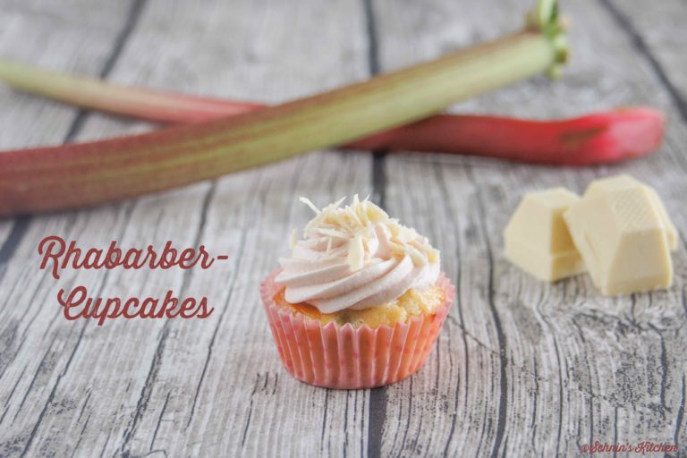 Rhabarber-Joghurt-Cupcakes mit weißer Schokolade - Schnin&amp;#39;s Kitchen