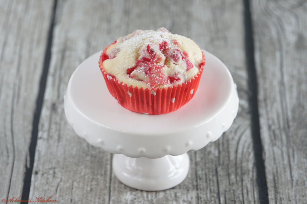 Süß-sauer-fluffige Johannisbeer-Schmand-Muffins - Schnin&amp;#39;s Kitchen
