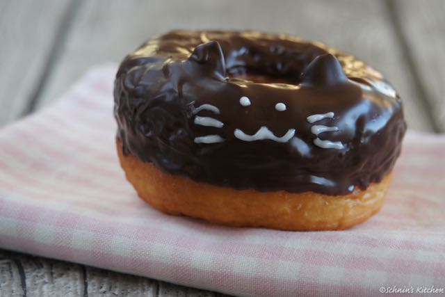 Schnin's Kitchen: Kitty Cat Donuts