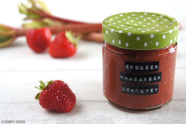 Geröstete Erdbeer-Rhabarber-Marmelade ohne Gelierzucker - Schnin&amp;#39;s Kitchen