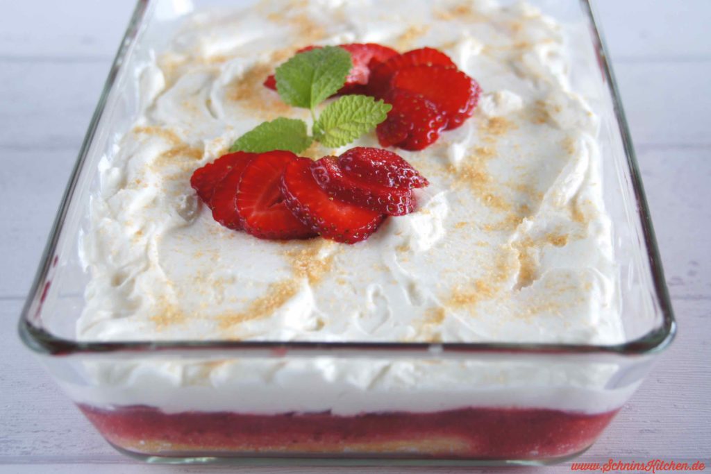 Leichtes Erdbeer-Tiramisu mit Joghurt - Schnin&amp;#39;s Kitchen