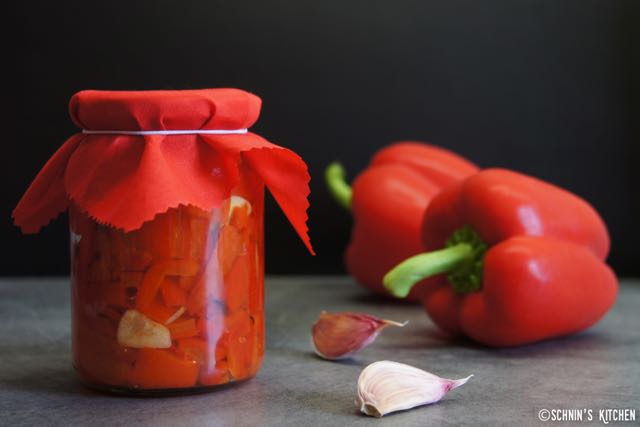 Geröstete Paprika in Öl eingelegt - Schnin&amp;#39;s Kitchen