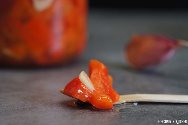 Geröstete Paprika in Öl eingelegt - Schnin&amp;#39;s Kitchen