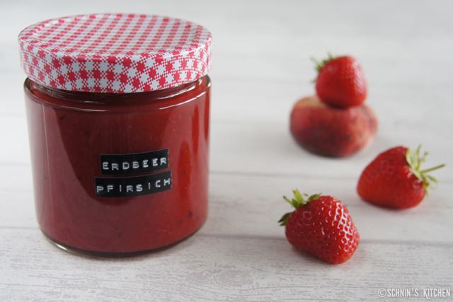 Weißer-Pfirsich-Erdbeer-Marmelade mit Vanille - Schnin&amp;#39;s Kitchen