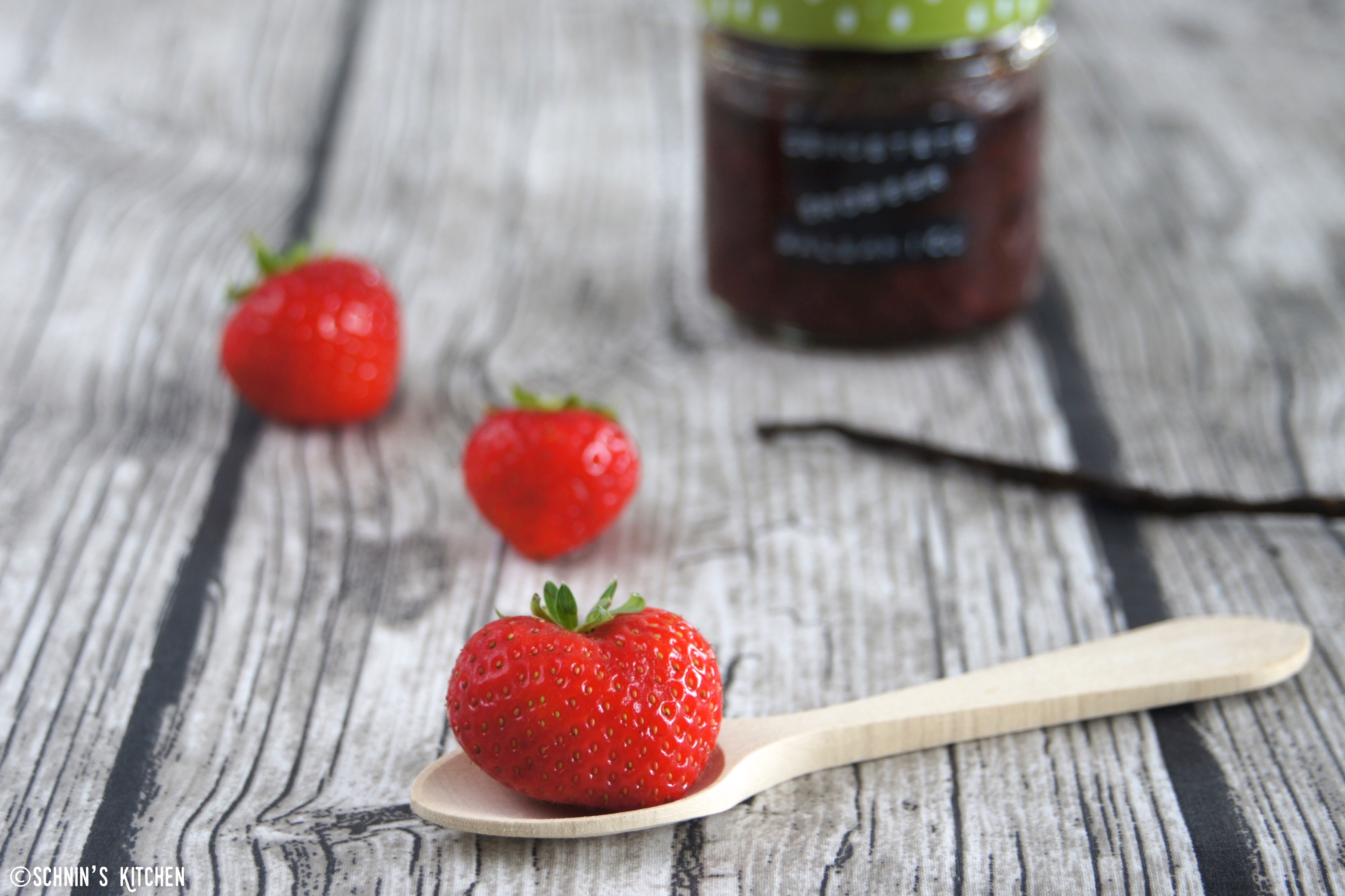 Geröstete Erdbeer-Balsamico-Marmelade ohne Gelierzucker - Schnin&amp;#39;s Kitchen