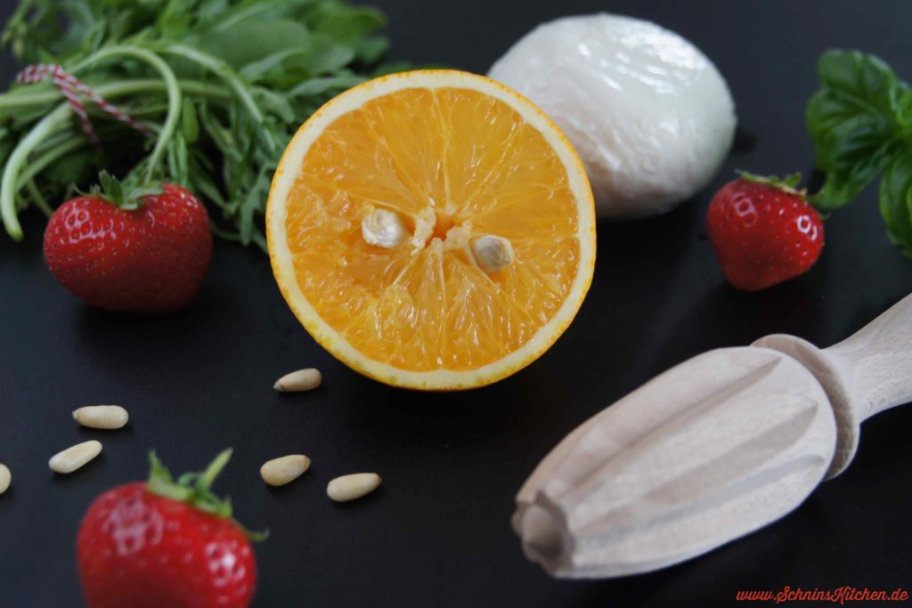 Rucola-Salat mit marinierten Erdbeeren &amp; Mozzarella - Schnin&amp;#39;s Kitchen