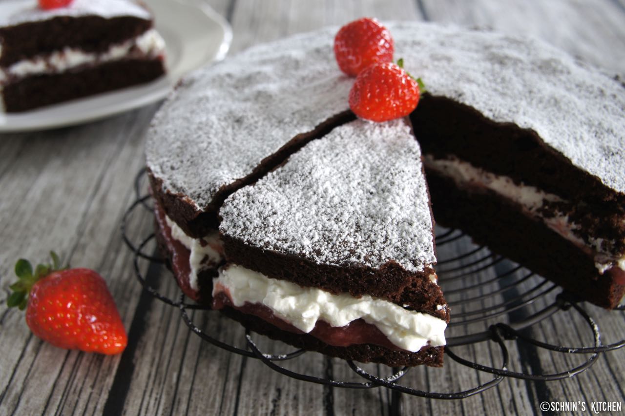 Schnin's Kitchen: Victoria Sponge Chocolate Cake