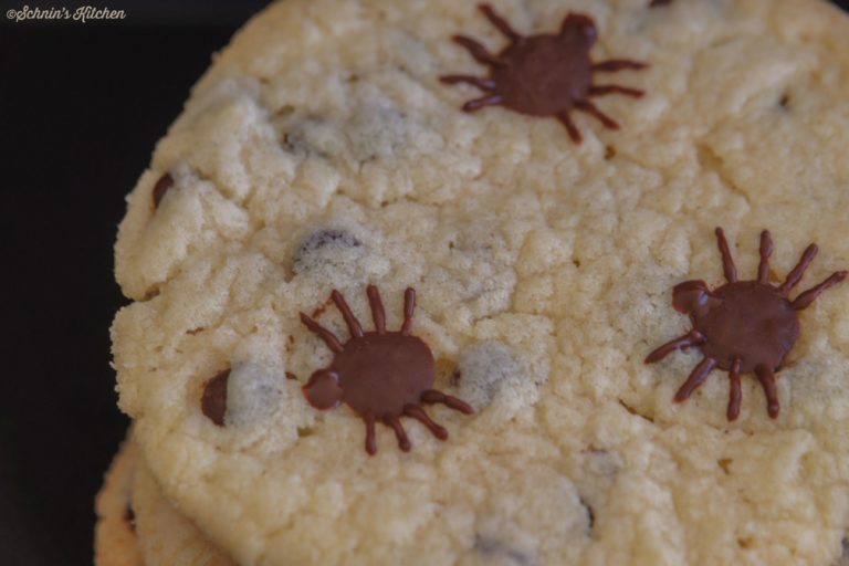 Spinnen-Cookies mit Chocolate Chips - Schnin&amp;#39;s Kitchen