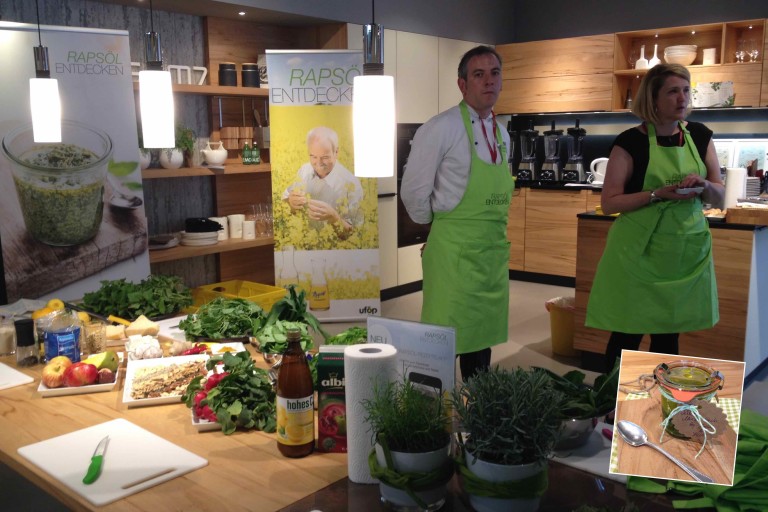 Süßes Minzpesto mit Passionsfrucht & Schokolade - Schnin's Kitchen Süßes Minzpesto mit Passionsfrucht & Schokolade - Schnin's Kitchen