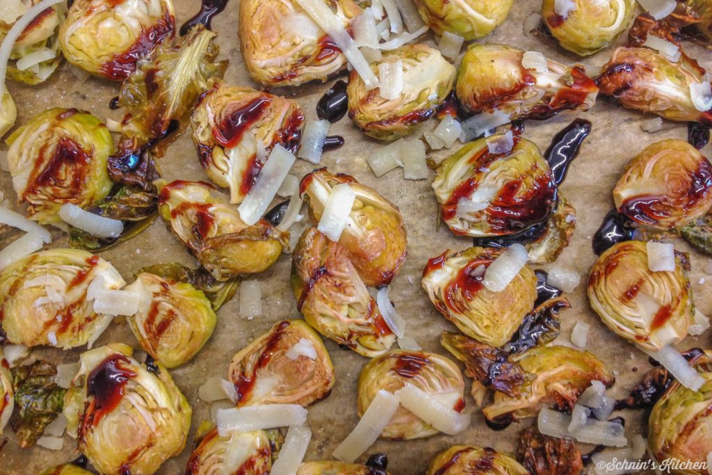 Gerösteter Rosenkohl mit Balsamico und Parmesan - Schnin&amp;#39;s Kitchen