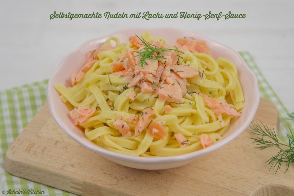 Selbstgemachte Nudeln mit Lachs und Honig-Senf-Sauce - Schnin&amp;#39;s Kitchen