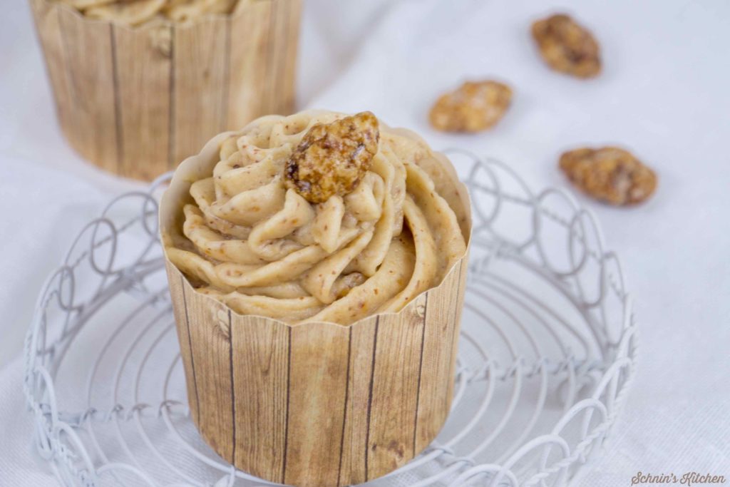 Gebrannte-Mandel-Cupcakes zur Adventsschlemmerei - Schnin's Kitchen Gebrannte-Mandel-Cupcakes zur Adventsschlemmerei - Schnin's Kitchen