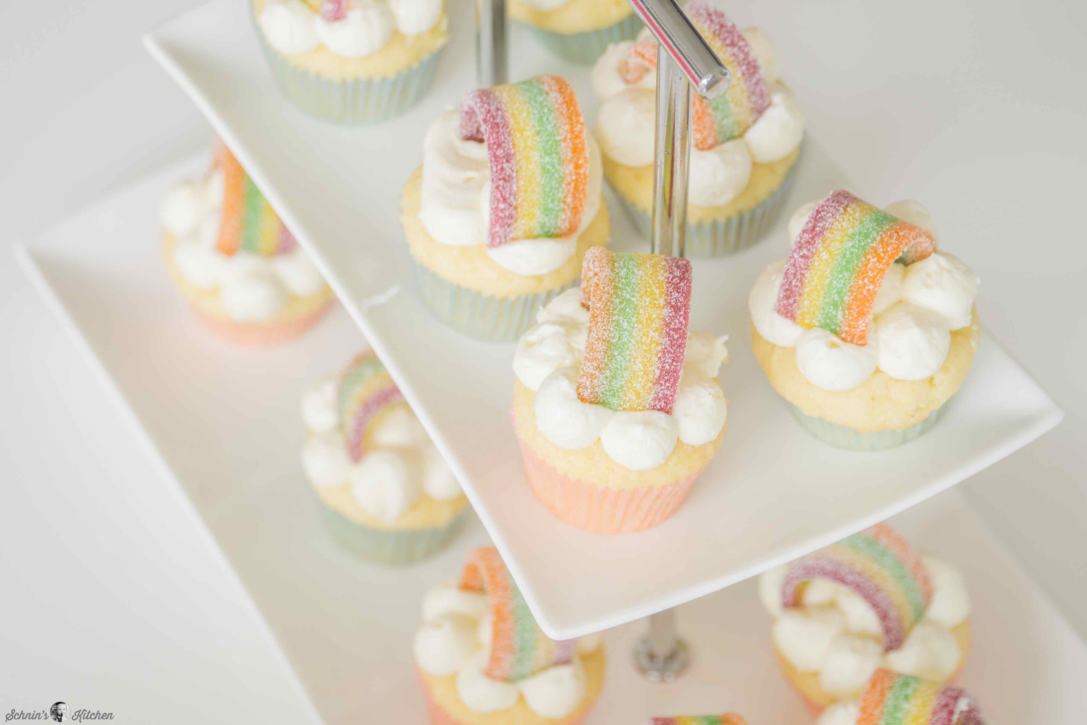 Regenbogen-Cupcakes für den Kindergeburtstag | www.schninskitchen.de