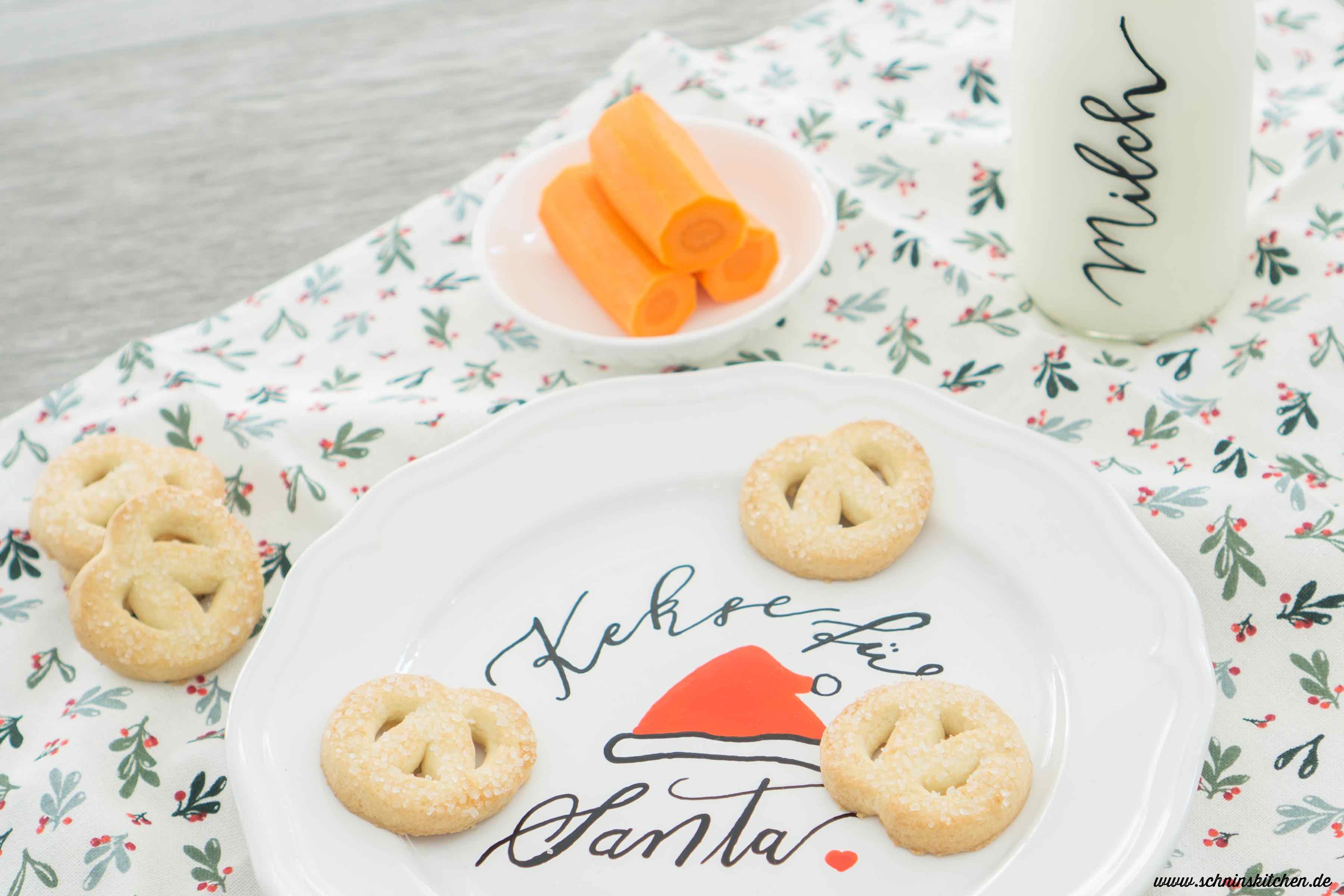 DIY Kekse für den Weihnachtsmann (Cookies for Santa) - Geschirr bemalen mit Lettering | www.schninskitchen.de