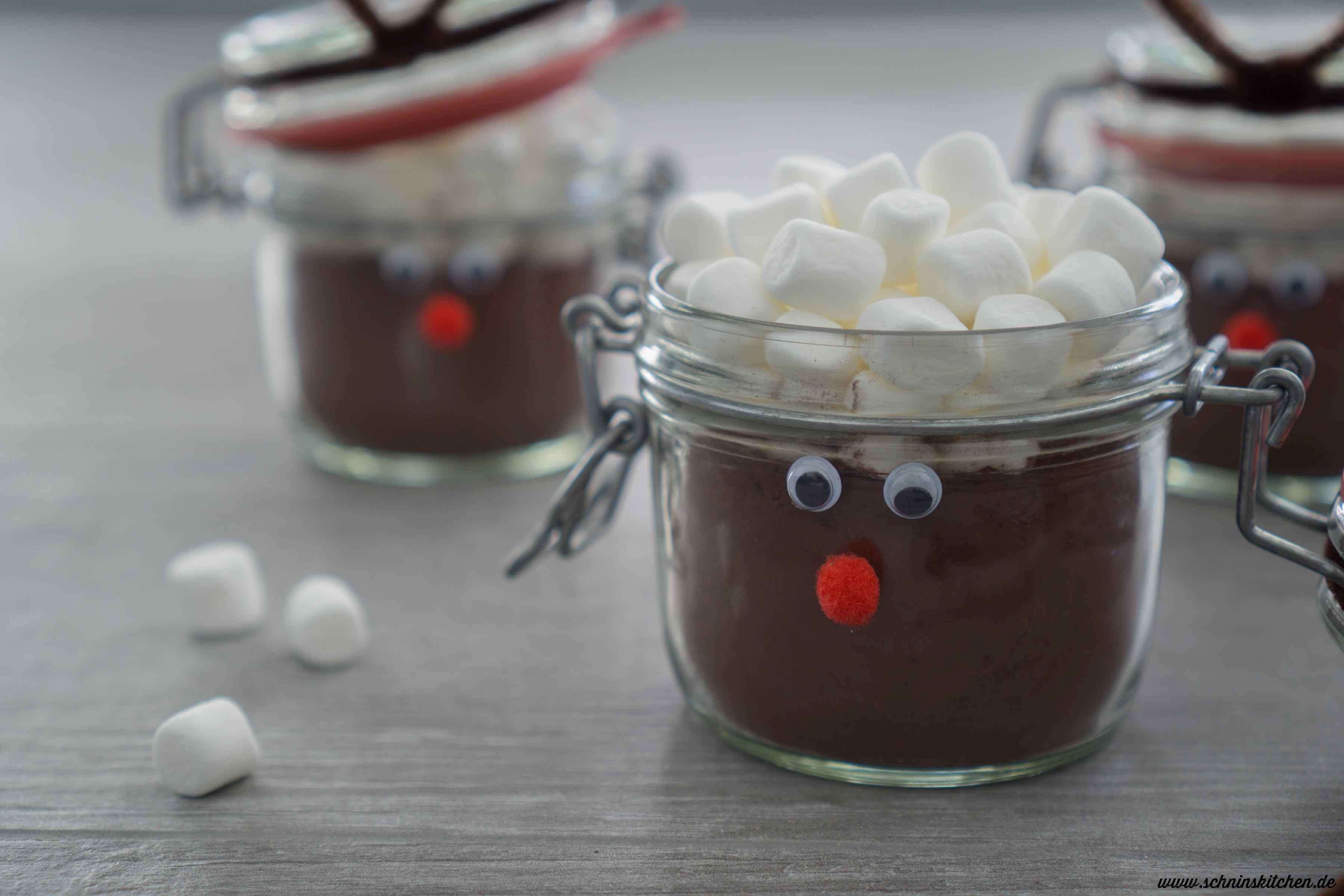 Weihnachtskakao-Mix selber machen - Rezept für heiße Schokolade als Geschenk aus der Küche. | www.schninskitchen.de