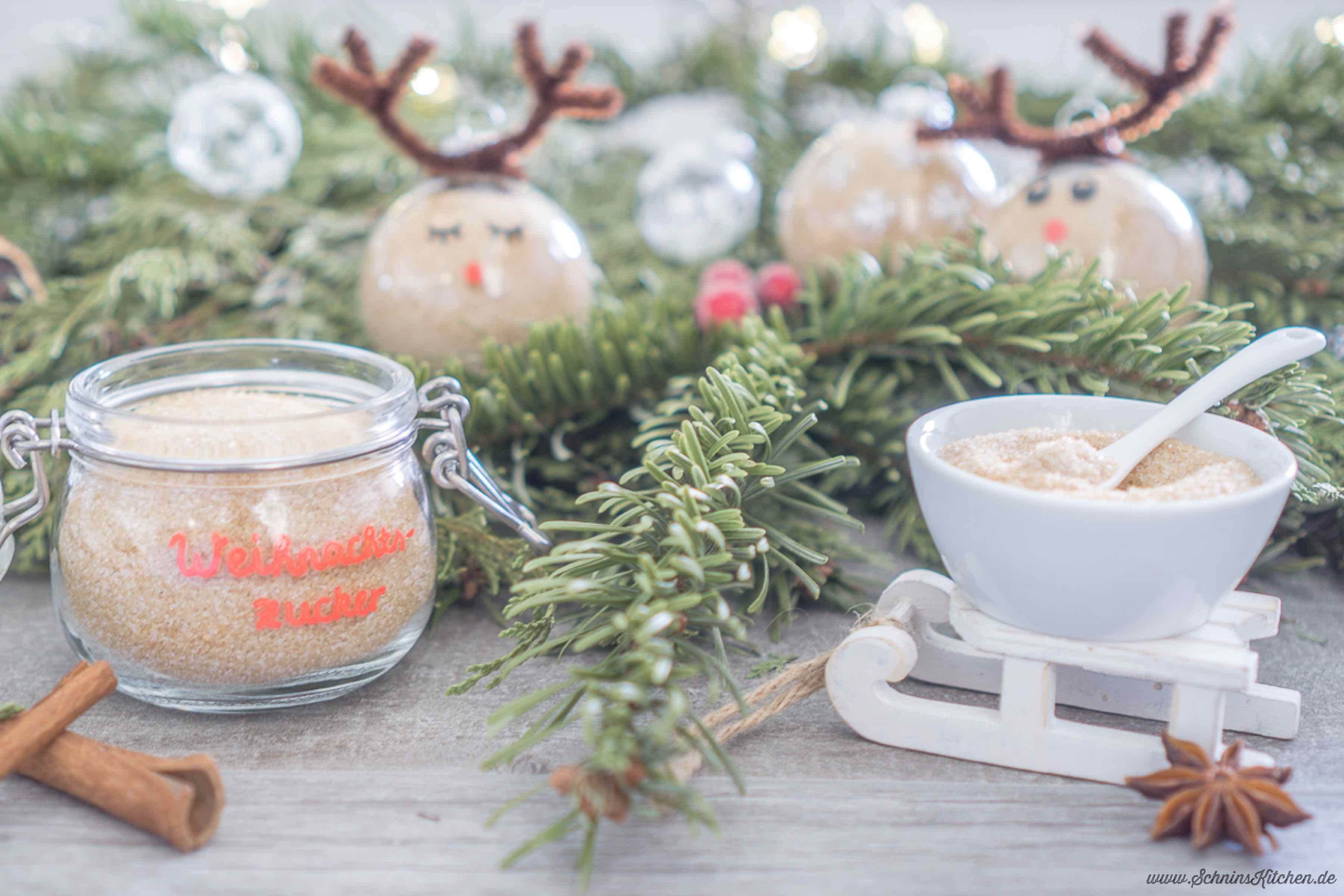 Weihnachtszucker selber machen - ein leckeres Rezept für Zucker mit Vanille und feinen Weihnachtsgewürzen als Geschenk aus der Küche | www.schninskitchen.de